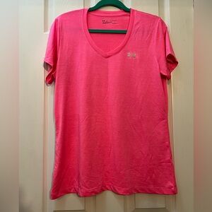 🦋 Under Armour Women's Bright Pink V-Neck Tee size large